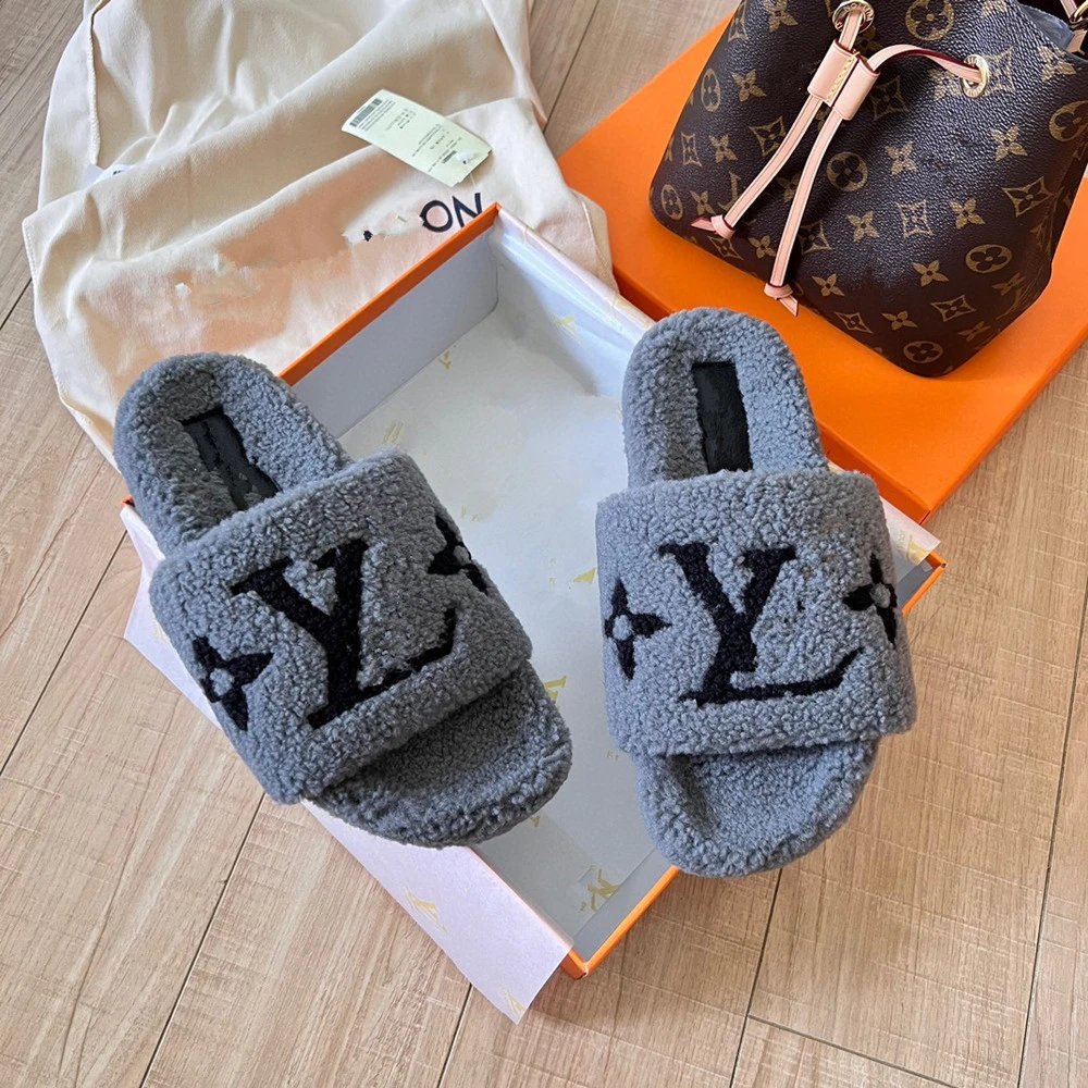 Balenciaga Slippers Fuzzy Logo Slide — 39