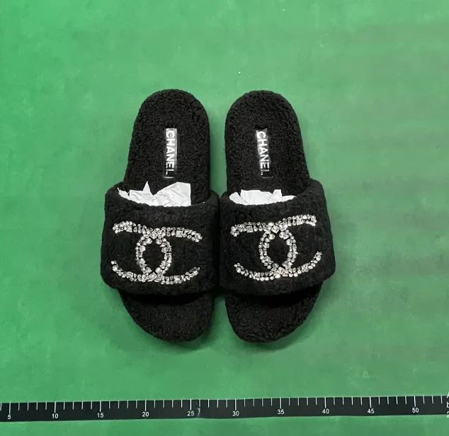 Balenciaga Slippers Fuzzy Logo Slide product detail image 8