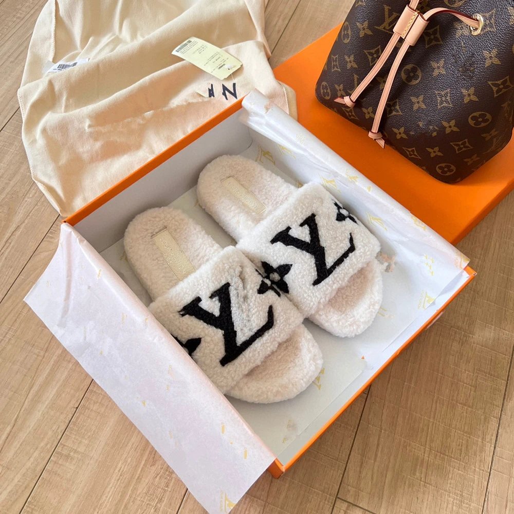 Balenciaga Slippers Fuzzy Logo Slide — 37