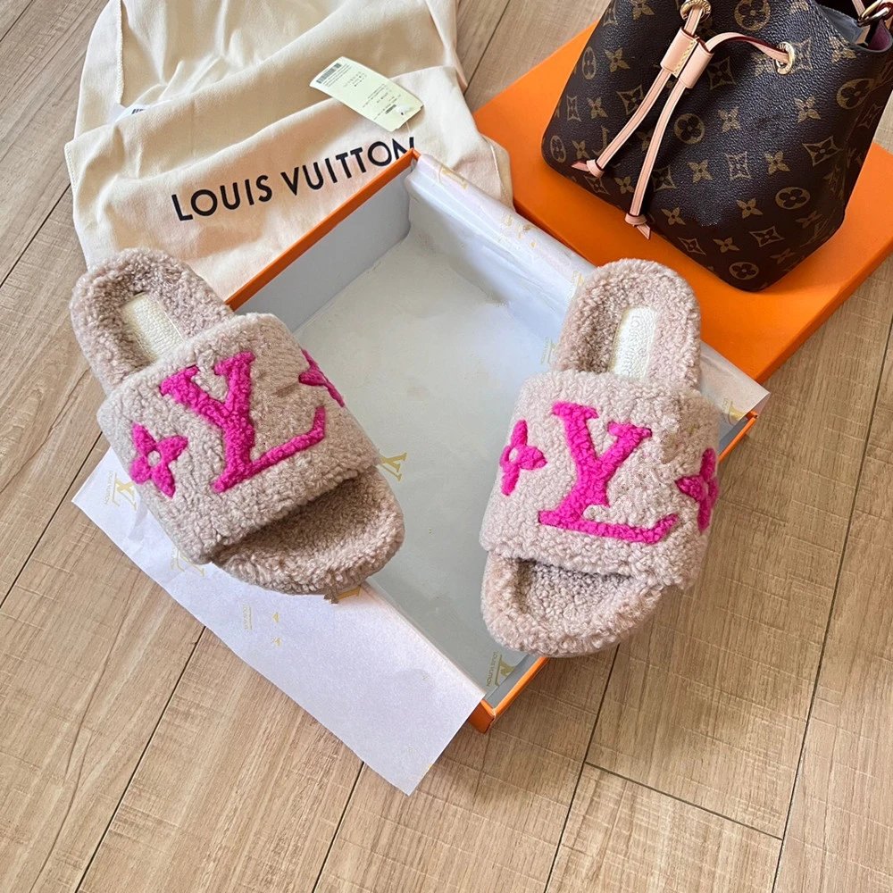 Balenciaga Slippers Fuzzy Logo Slide — 42