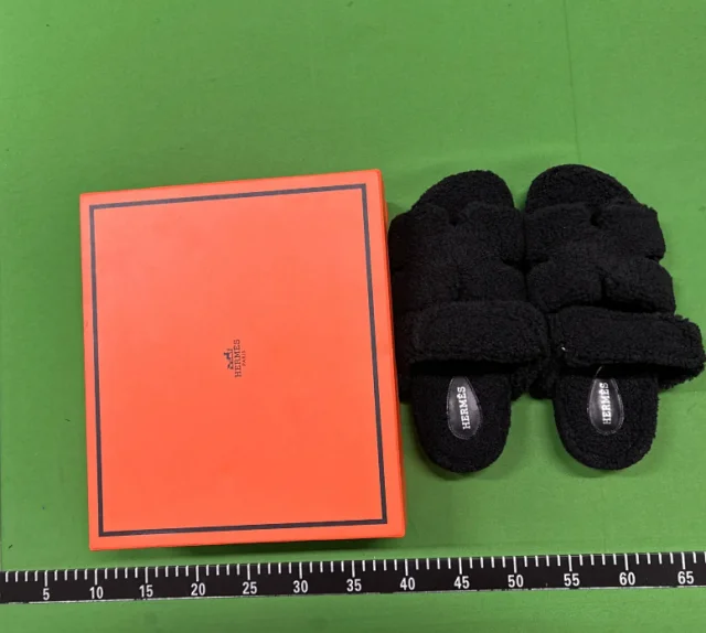 Balenciaga Slippers Fuzzy Logo Slide product detail image 10