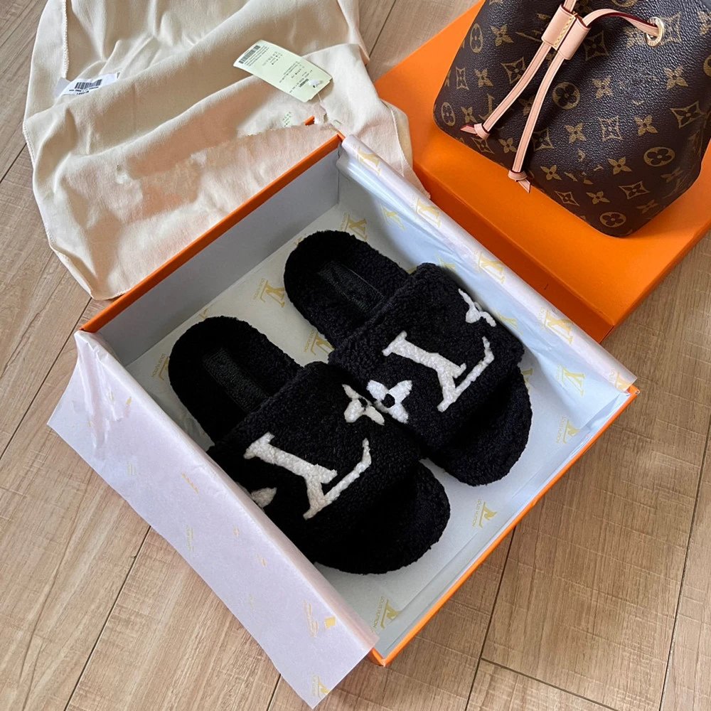 Balenciaga Slippers Fuzzy Logo Slide — 38