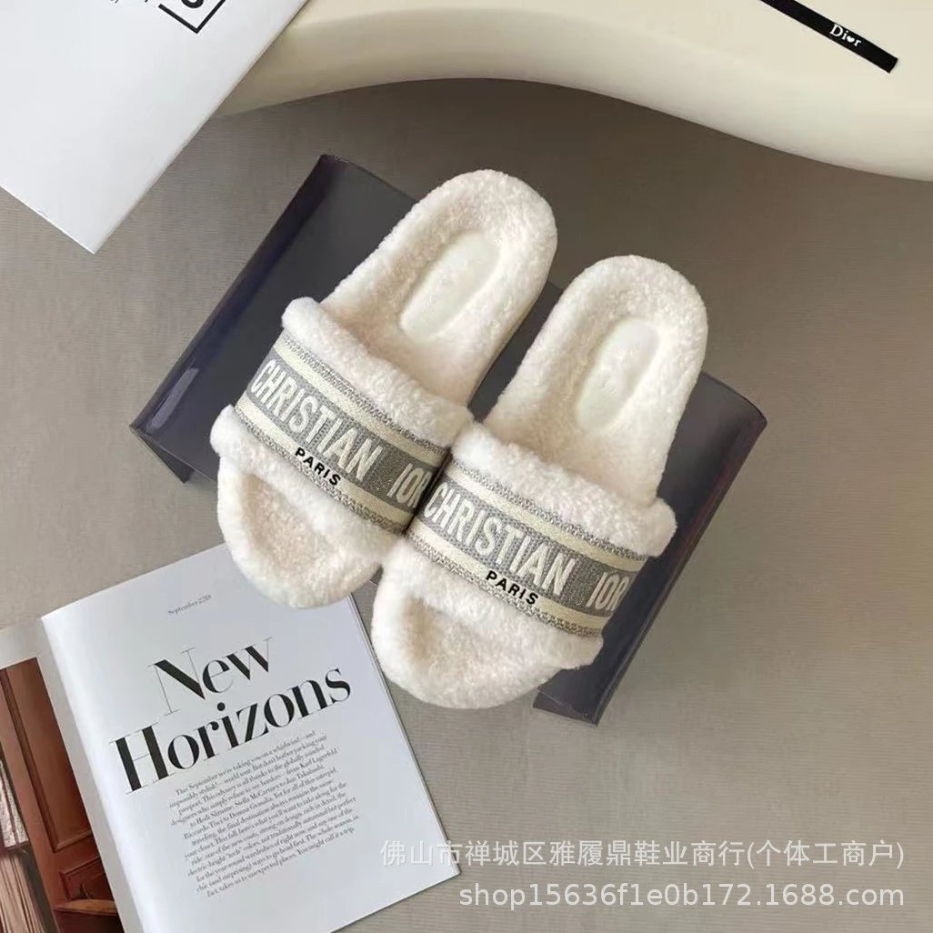 Balenciaga Slippers Fuzzy Logo Slide — 44