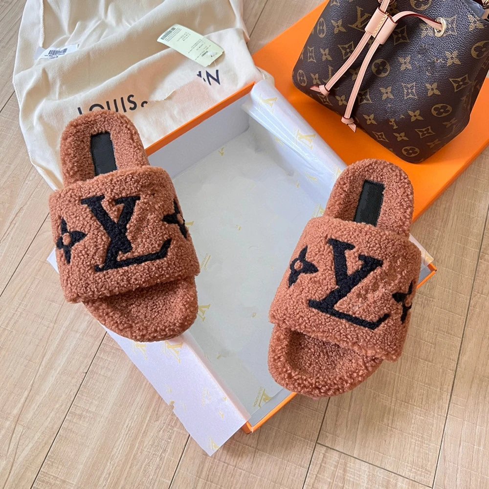 Balenciaga Slippers Fuzzy Logo Slide — 41