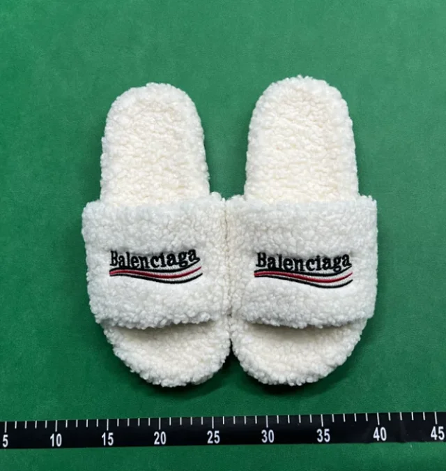 Balenciaga Slippers Fuzzy Logo Slide product detail image 6
