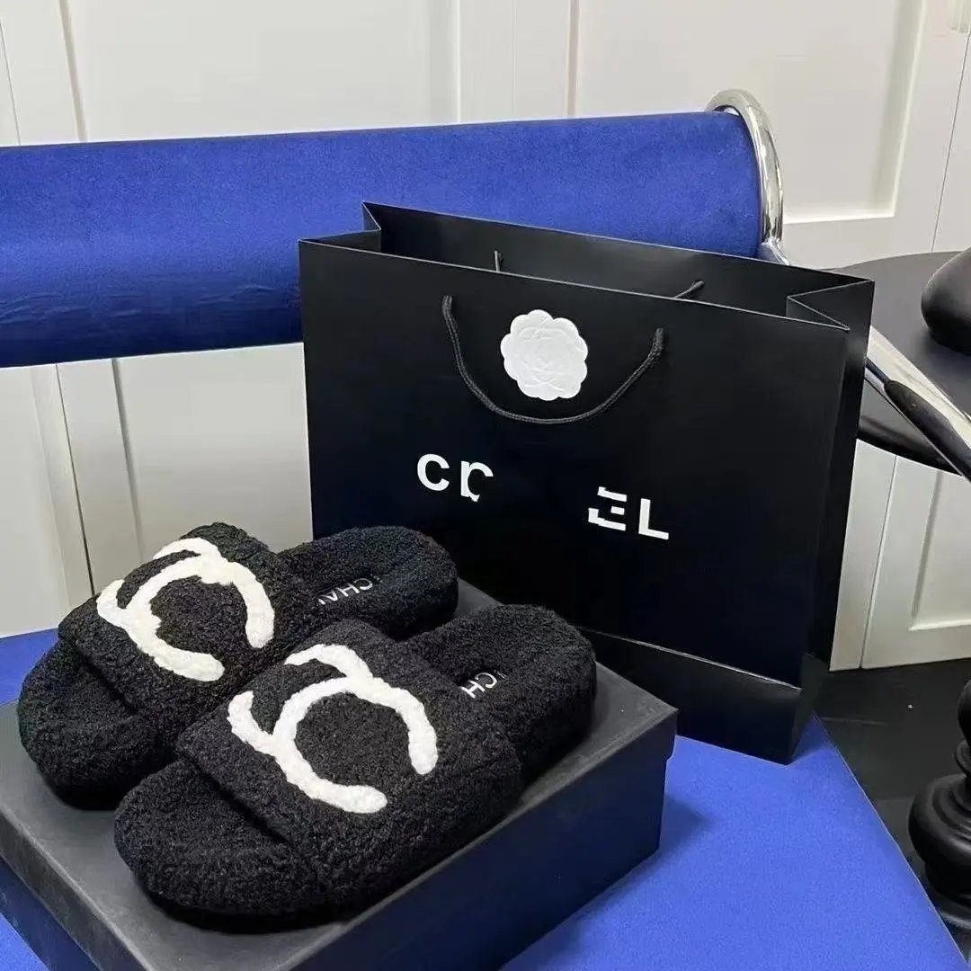 Balenciaga Slippers Fuzzy Logo Slide — Style 25
