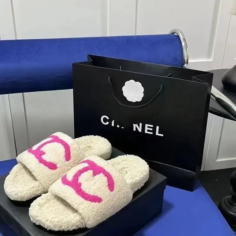 Balenciaga Slippers Fuzzy Logo Slide — 36
