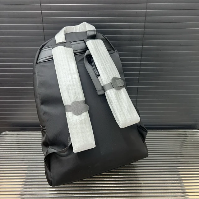 Prada Travel Bags Nylon duffle bag with shoulder strap product detail image 10