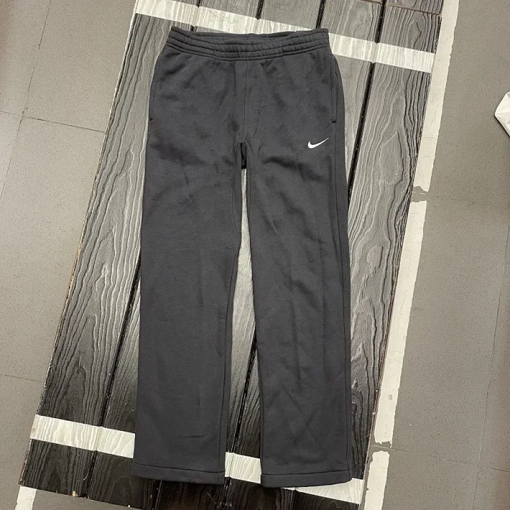 Nike Classic Straight-Leg Sweatpants