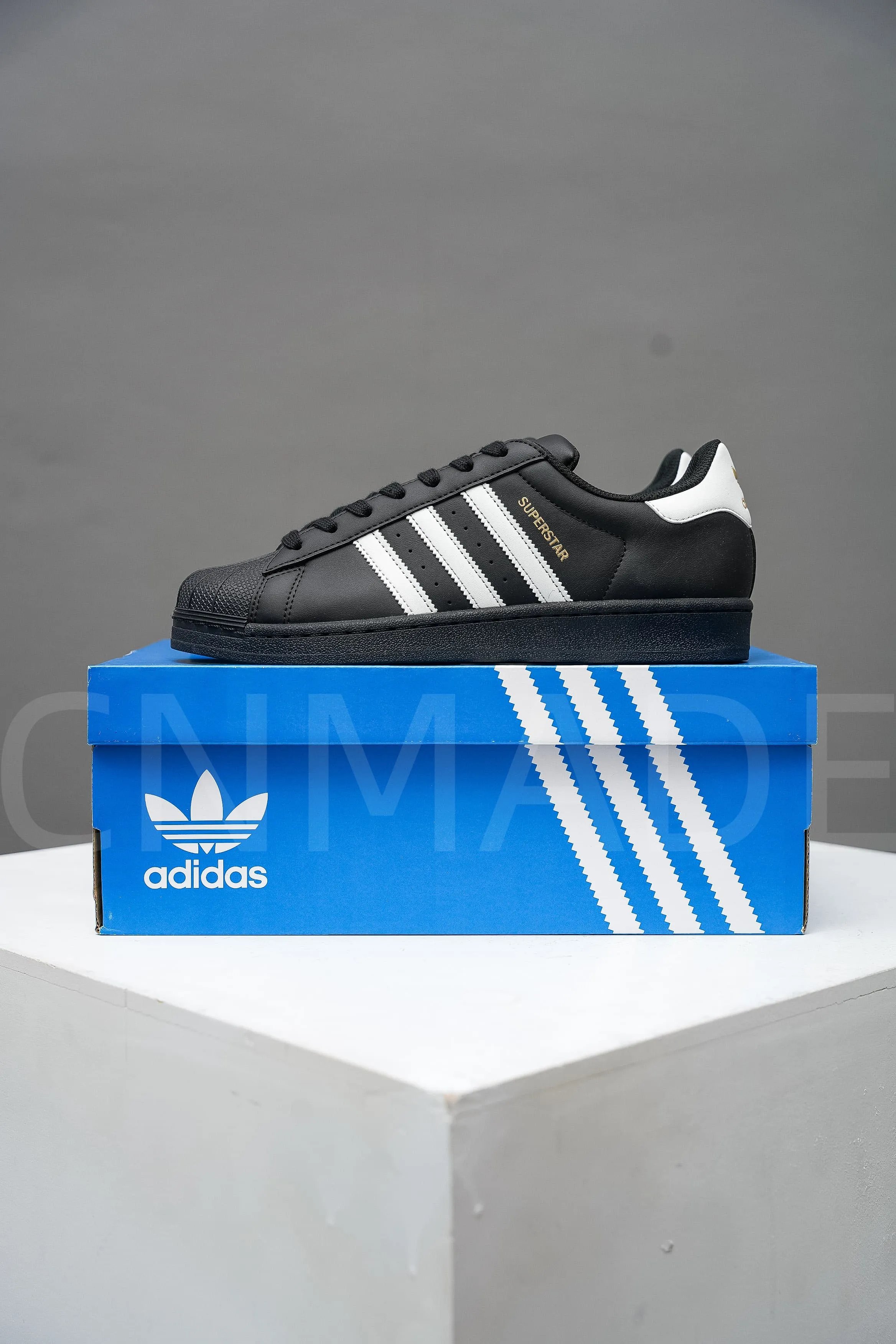 Ad * das shoes