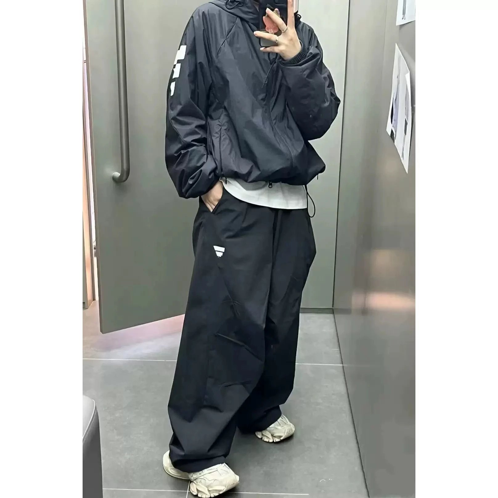 Drawstring Straight-Leg Cargo Pants photo 5