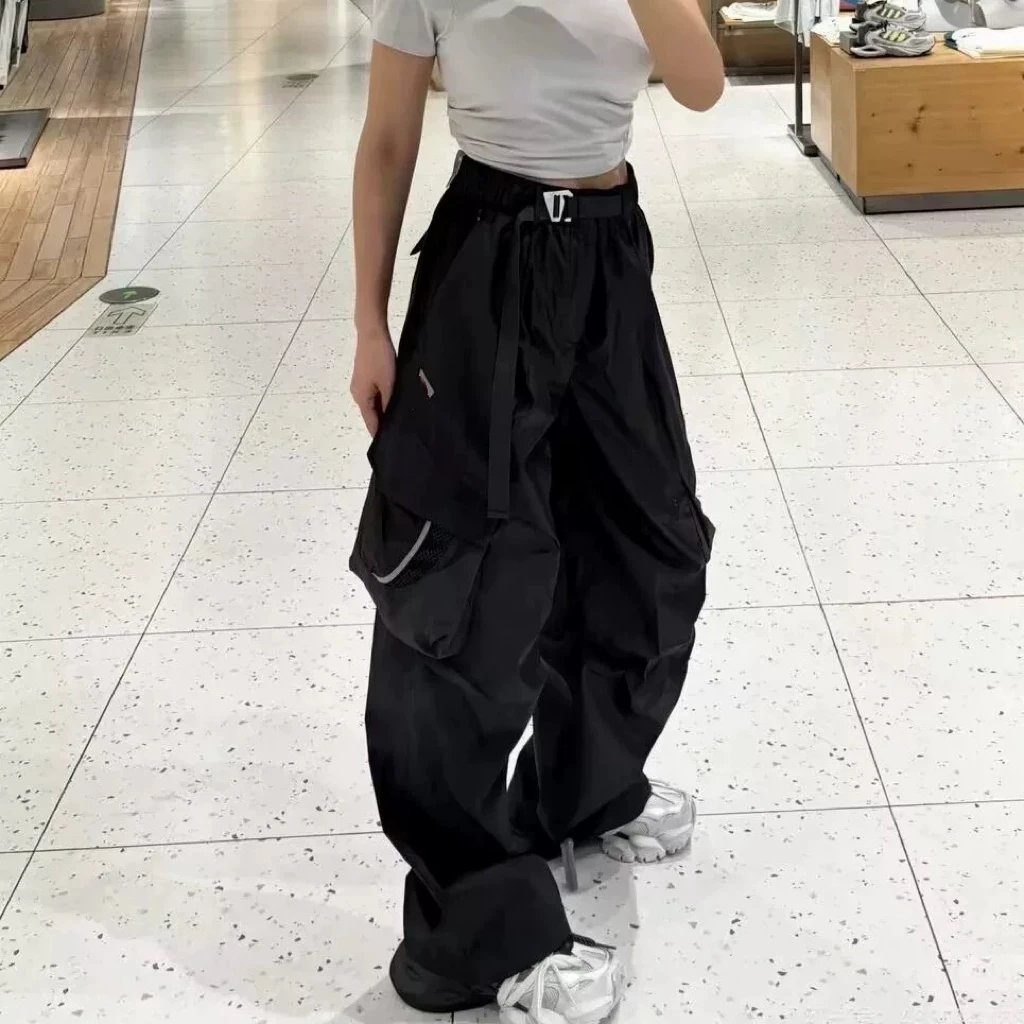 Drawstring Straight-Leg Cargo Pants photo 6