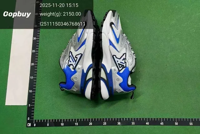 Louis Vuitton Sneakers Mesh Low-Top product detail image 17