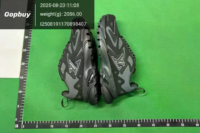 Louis Vuitton Sneakers Logo-appliqué lace-up running product detail image 8