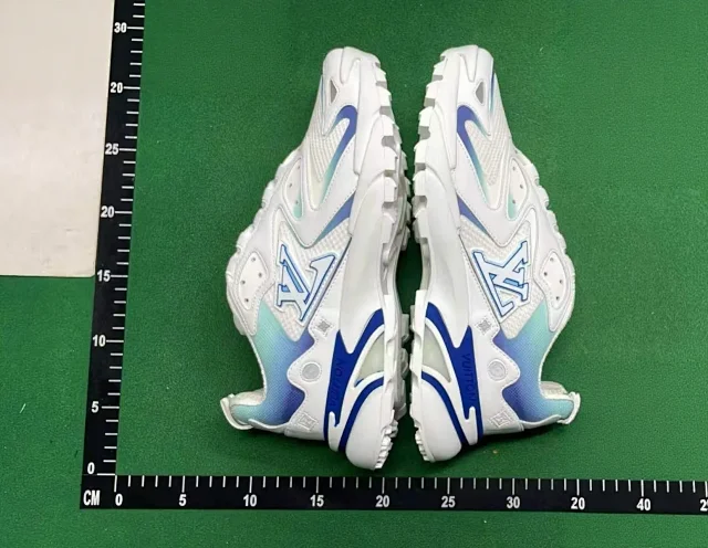 Louis Vuitton Sneakers Logo-appliqué lace-up running product detail image 5