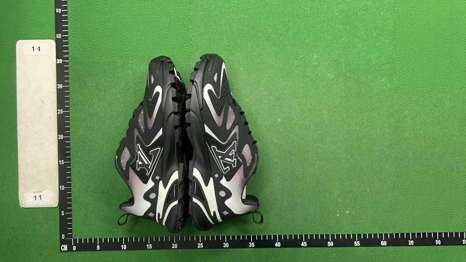 Louis Vuitton Sneakers Logo-appliqué lace-up running image 4