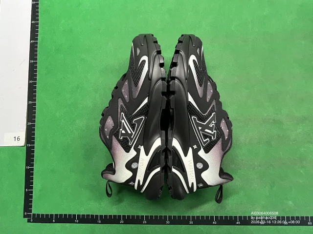 Louis Vuitton Sneakers Mesh Low-Top product detail image 3