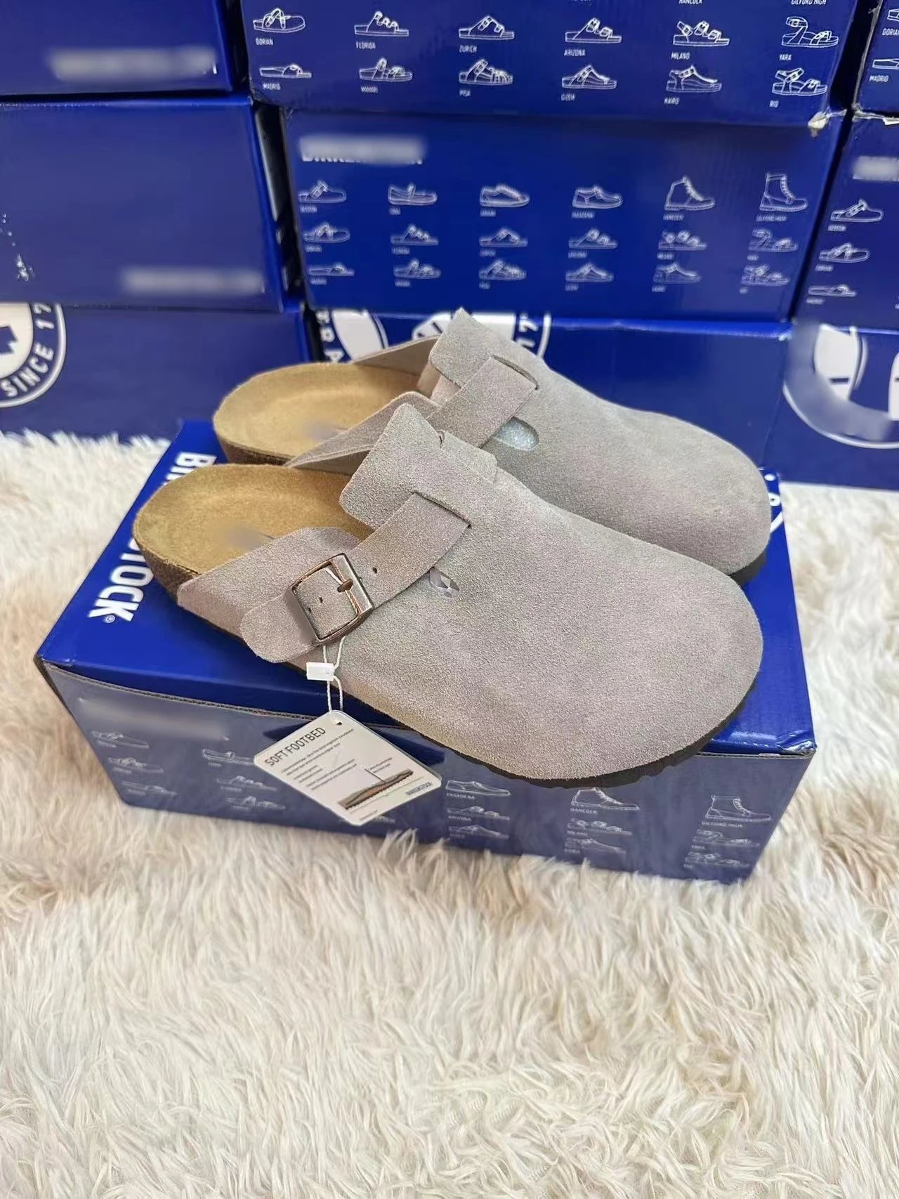 Unbranded Sneakers Distressed low-top with star appliqué — Grey (suede)