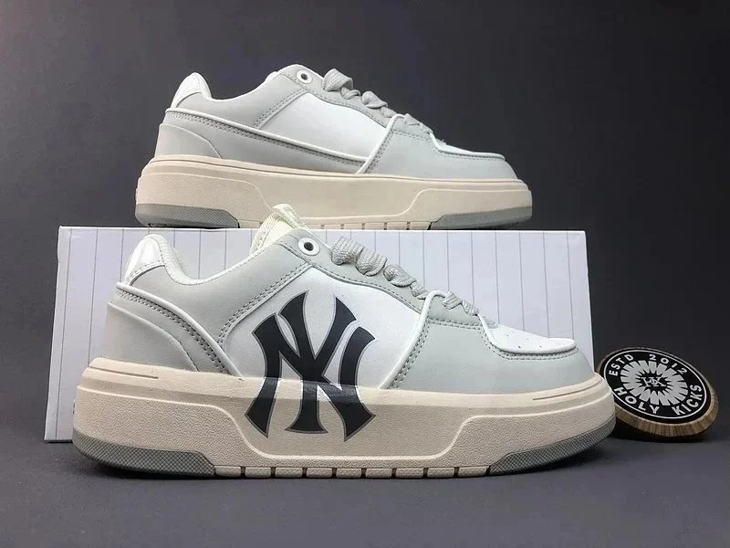 MLB Slippers Play Ball Origin Canvas Mule — 39