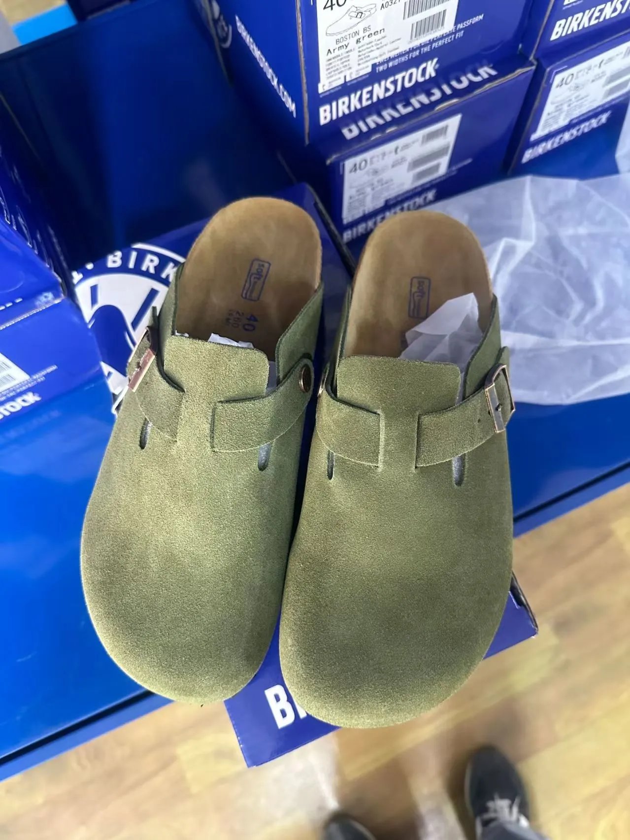 Unbranded Sneakers Distressed low-top with star appliqué — Army green (suede)