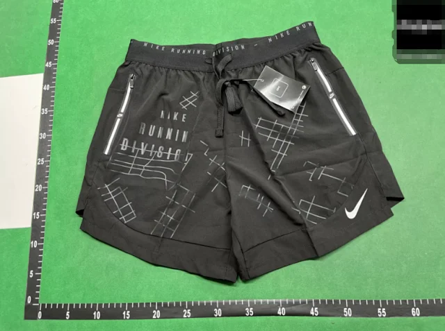 Nike Shorts Double-layer running with zip pockets and reflective graphic print product detail image 8