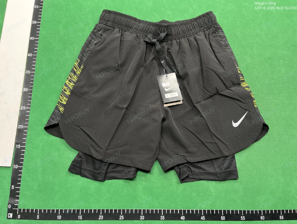 Nike Shorts Double-layer running with zip pockets and reflective graphic print image 13