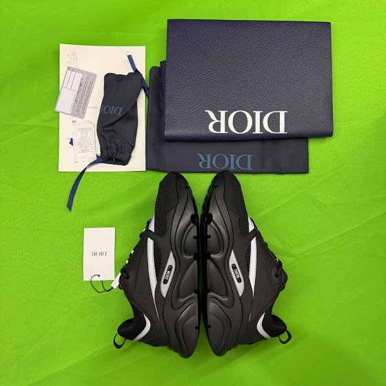 BB789 shoes (accessories not included)
