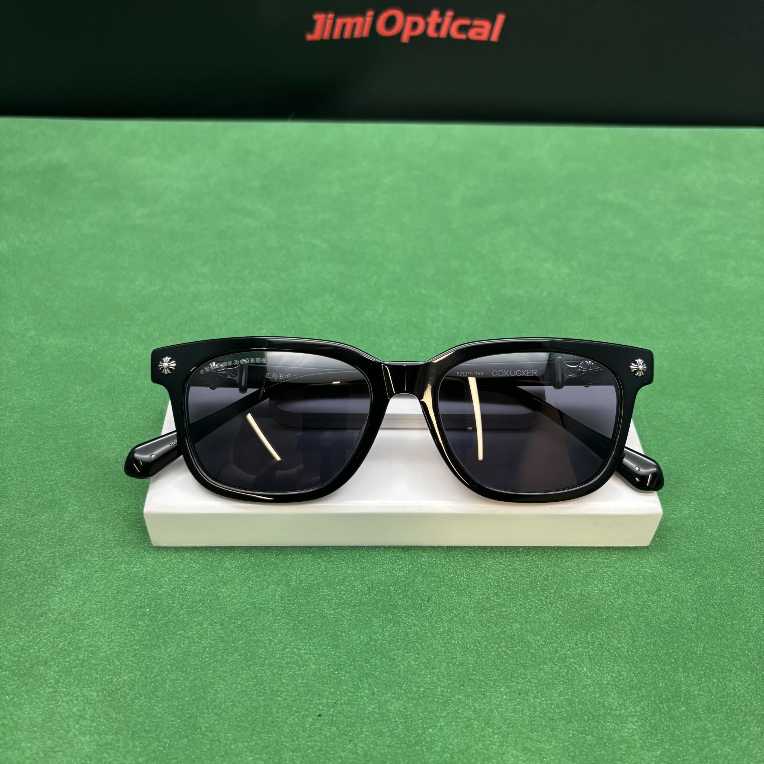 11 Engraved Lens