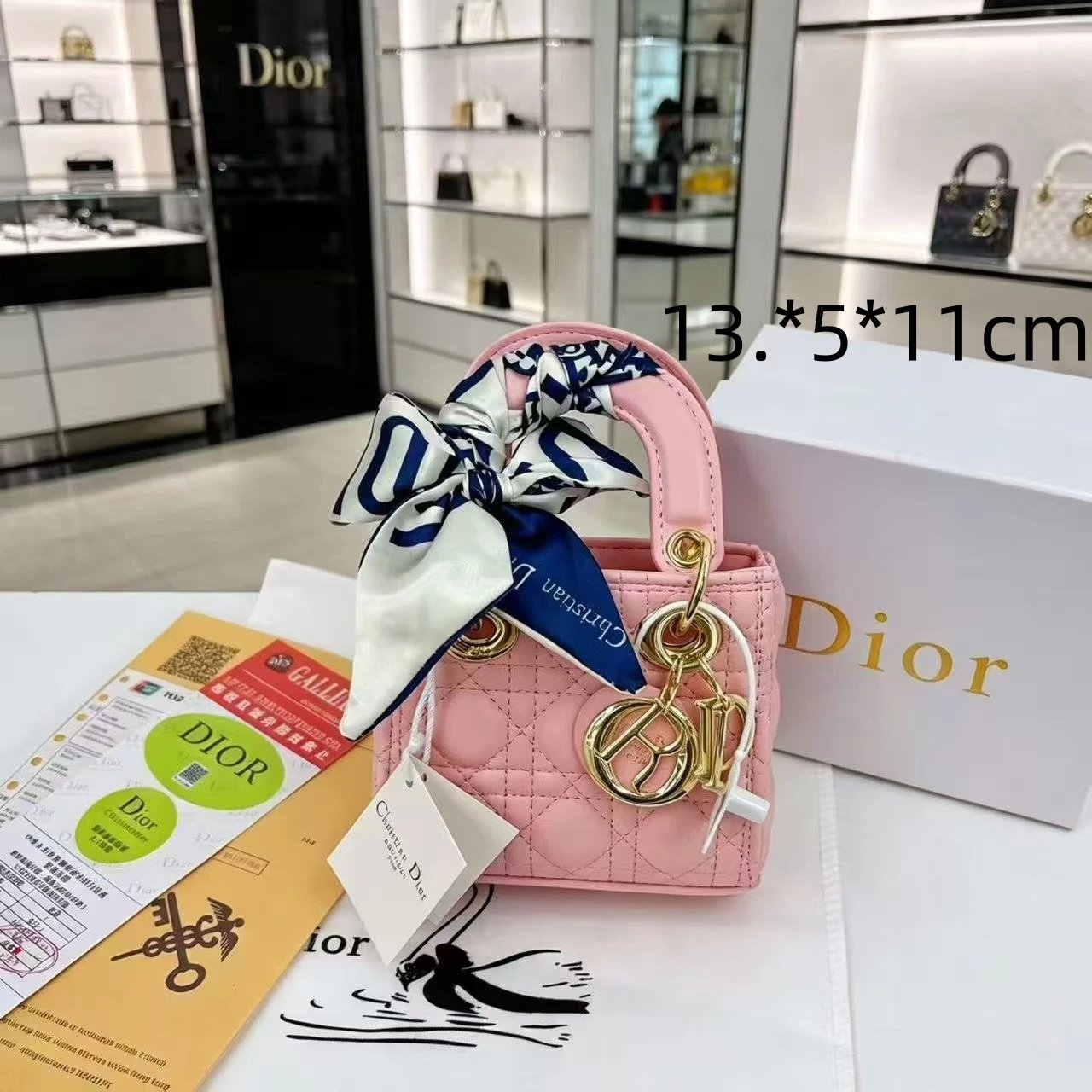 Louis Vuitton Shoulder Bags Monogram Flap Chain Bag — 25