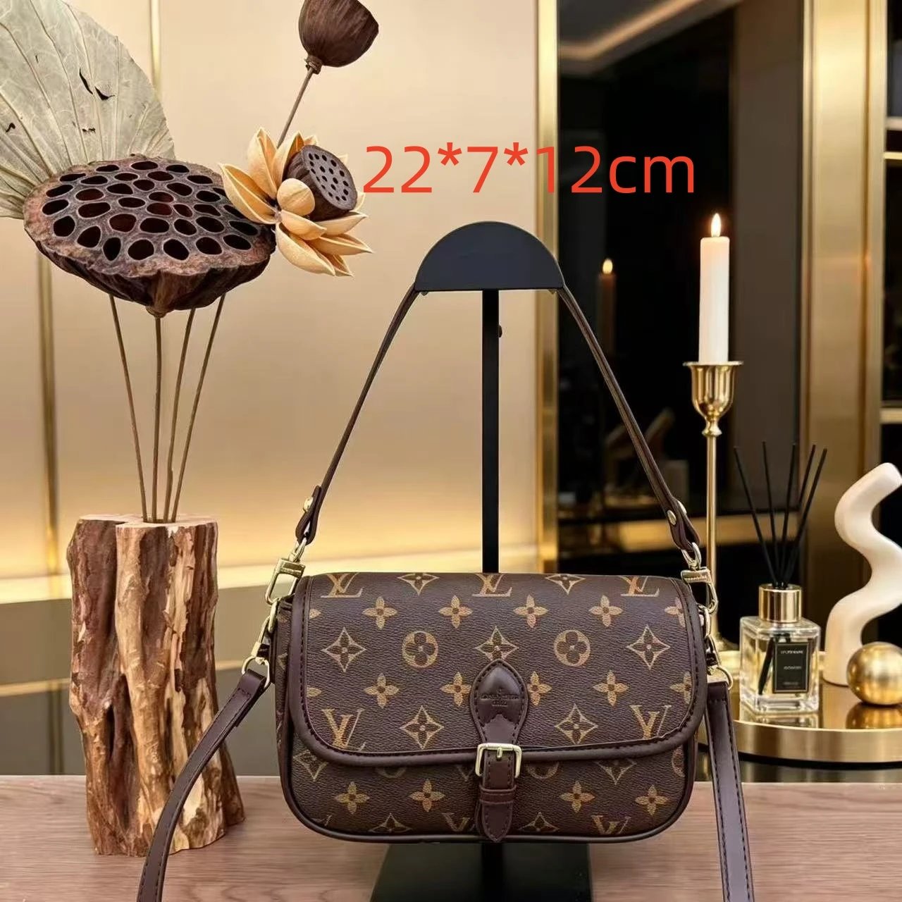 Gucci Assorted monogram bags — 21
