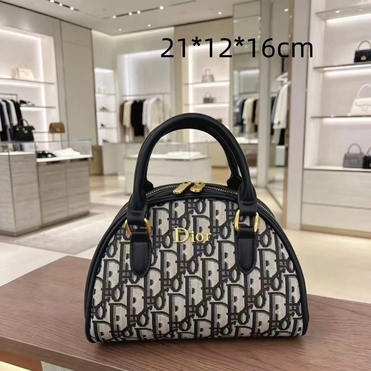 Louis Vuitton Shoulder Bags Monogram Flap Chain Bag — 20
