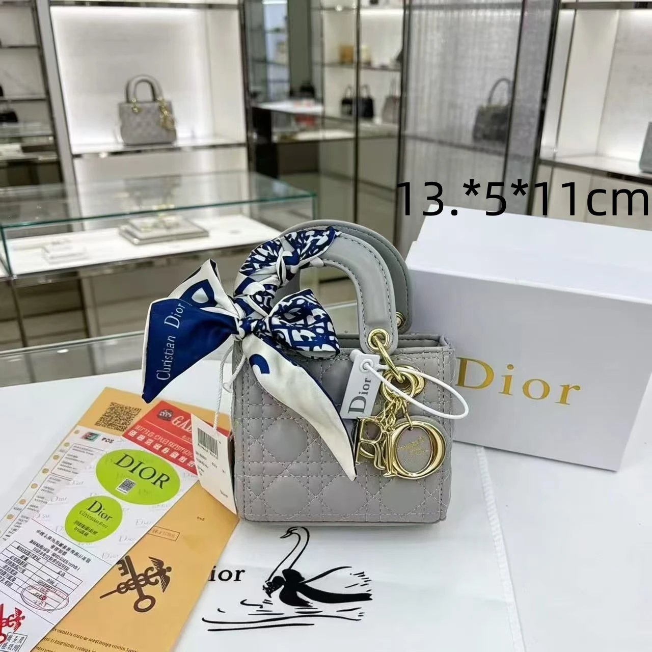 Louis Vuitton Shoulder Bags Monogram Flap Chain Bag — 22