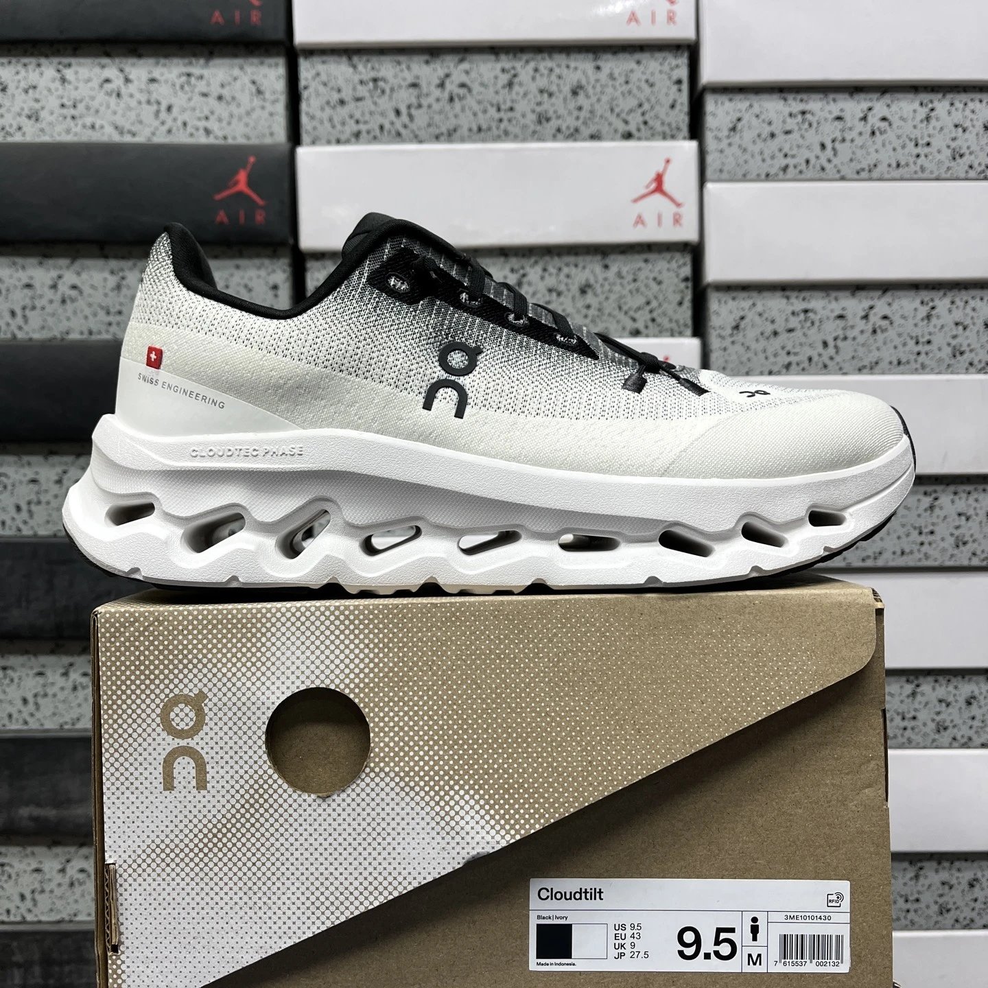Cloudtilt Shoe photo 2