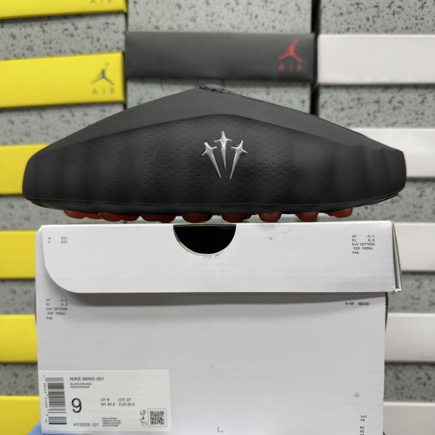 HY5028-101 Black (Orange Nail Bottom)