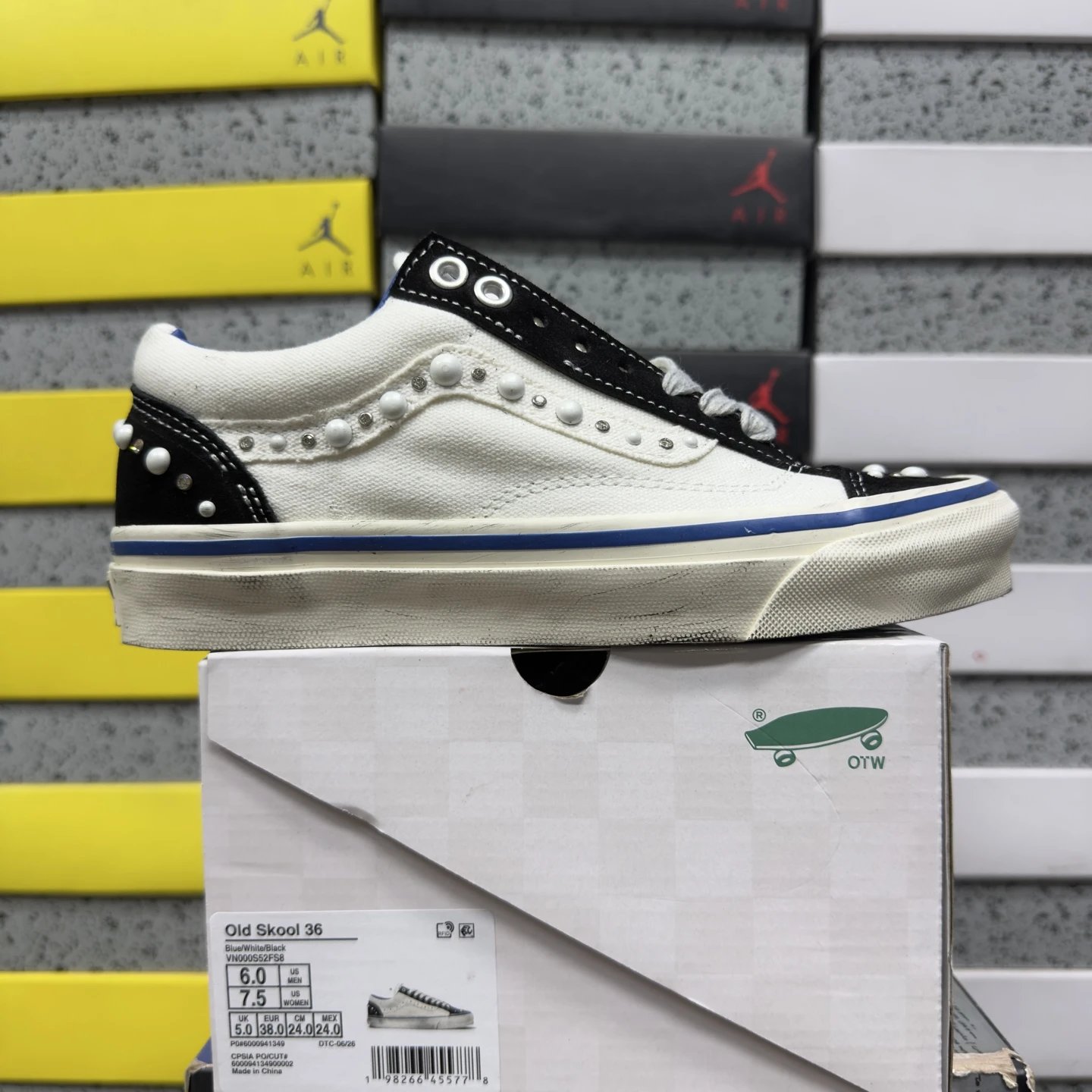 VN000S52FS8 黑白蓝做旧珍珠