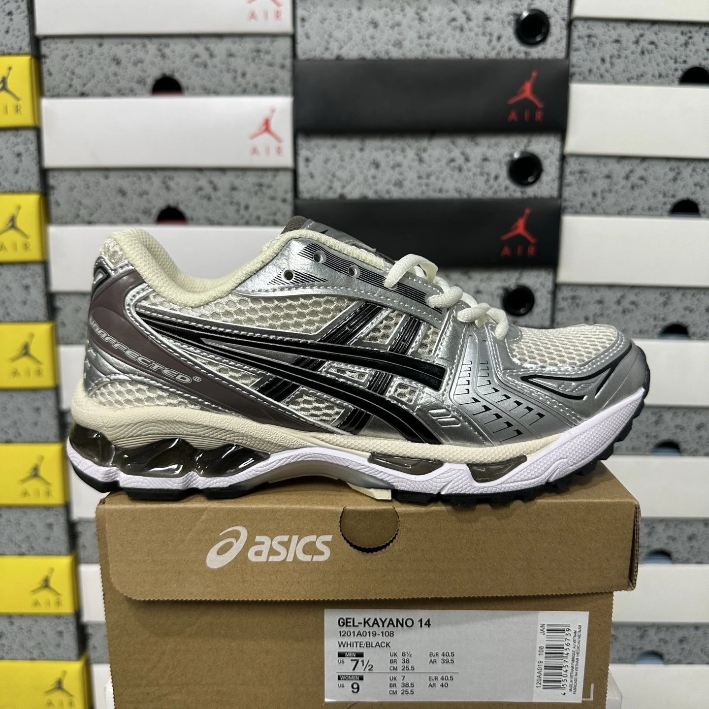 ASICS Gel-Kayano 14 photo 6