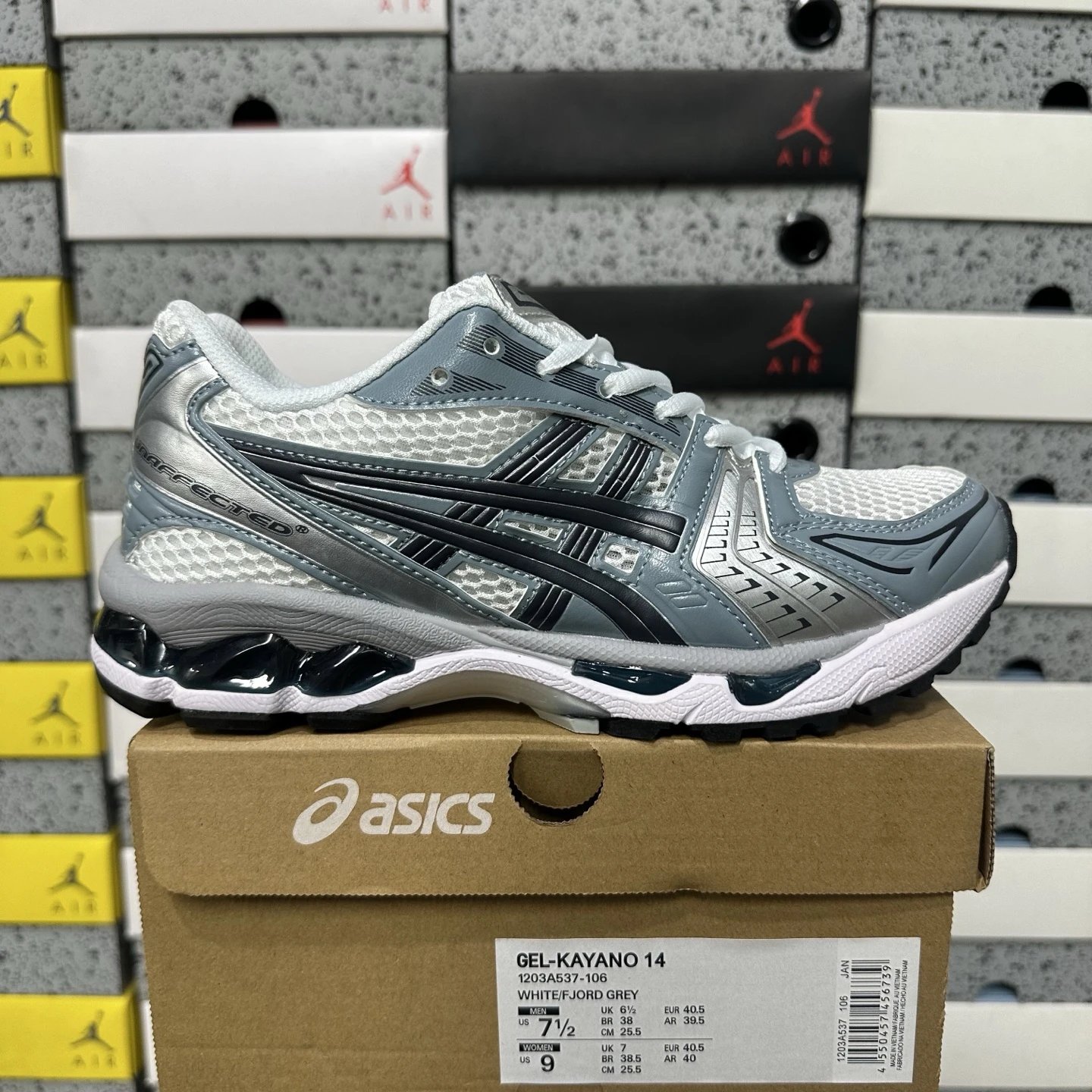 ASICS Gel-Kayano 14 photo 2