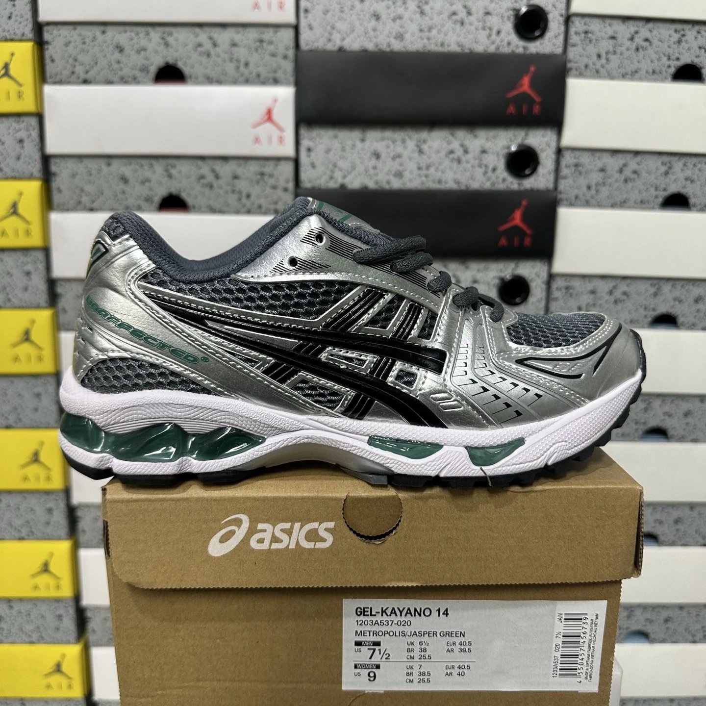 ASICS Gel-Kayano 14 photo 4