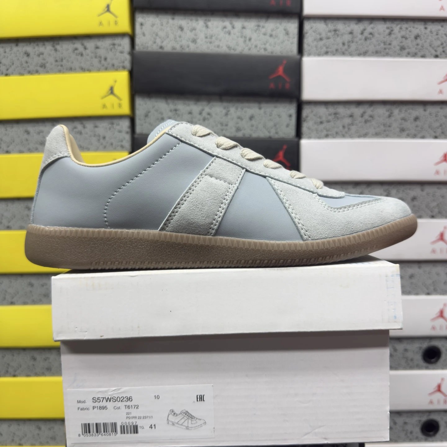 T6172 light blue gray