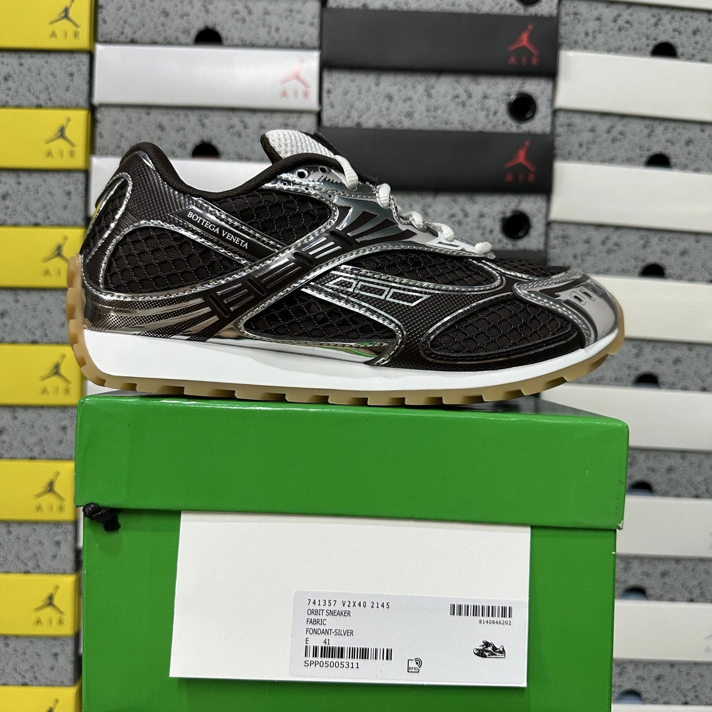 741357 V2X40 2145 Black Silver (35-47)
