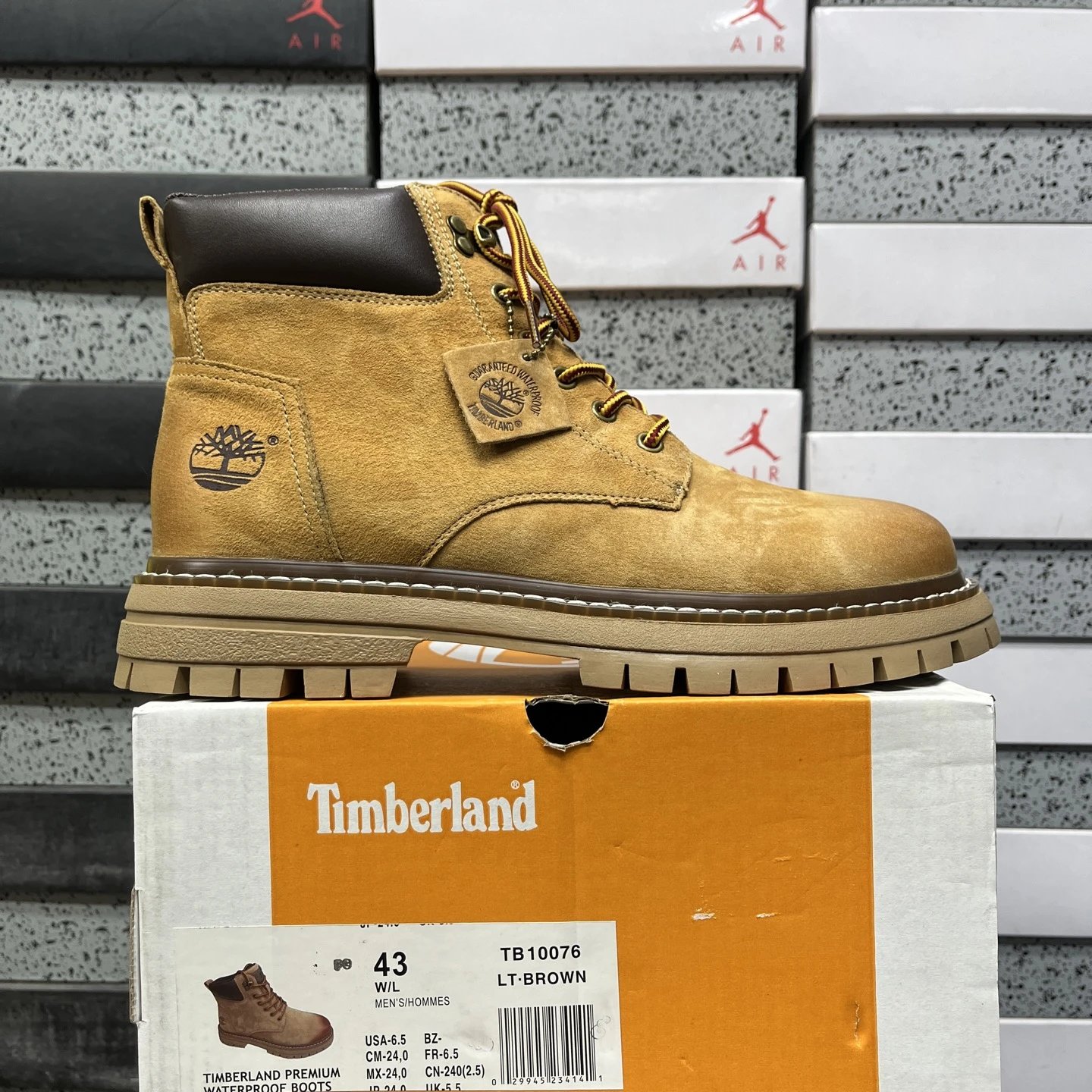 Timberland 6-Inch Classic Boot photo 2