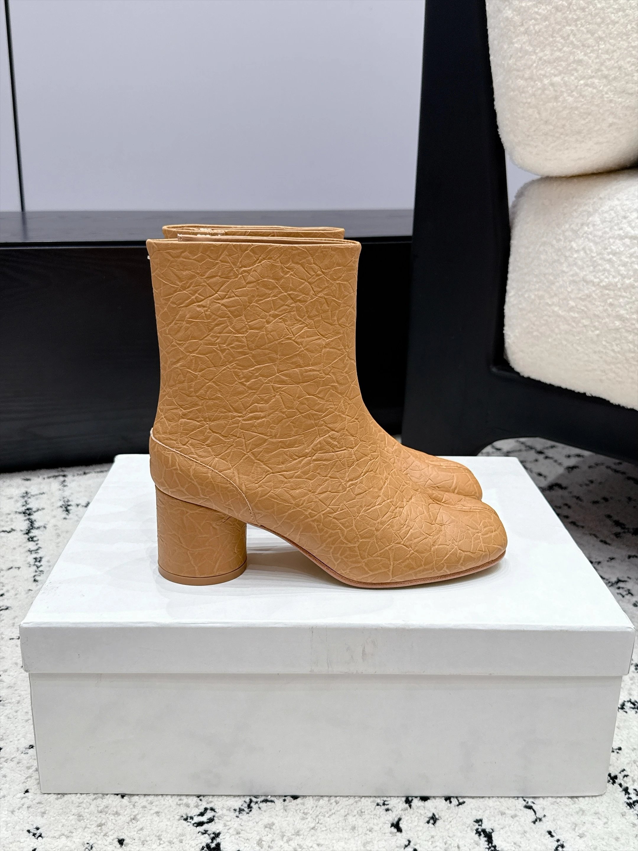 Retro Split-Toe Chunky Heel Ankle Boot photo 8