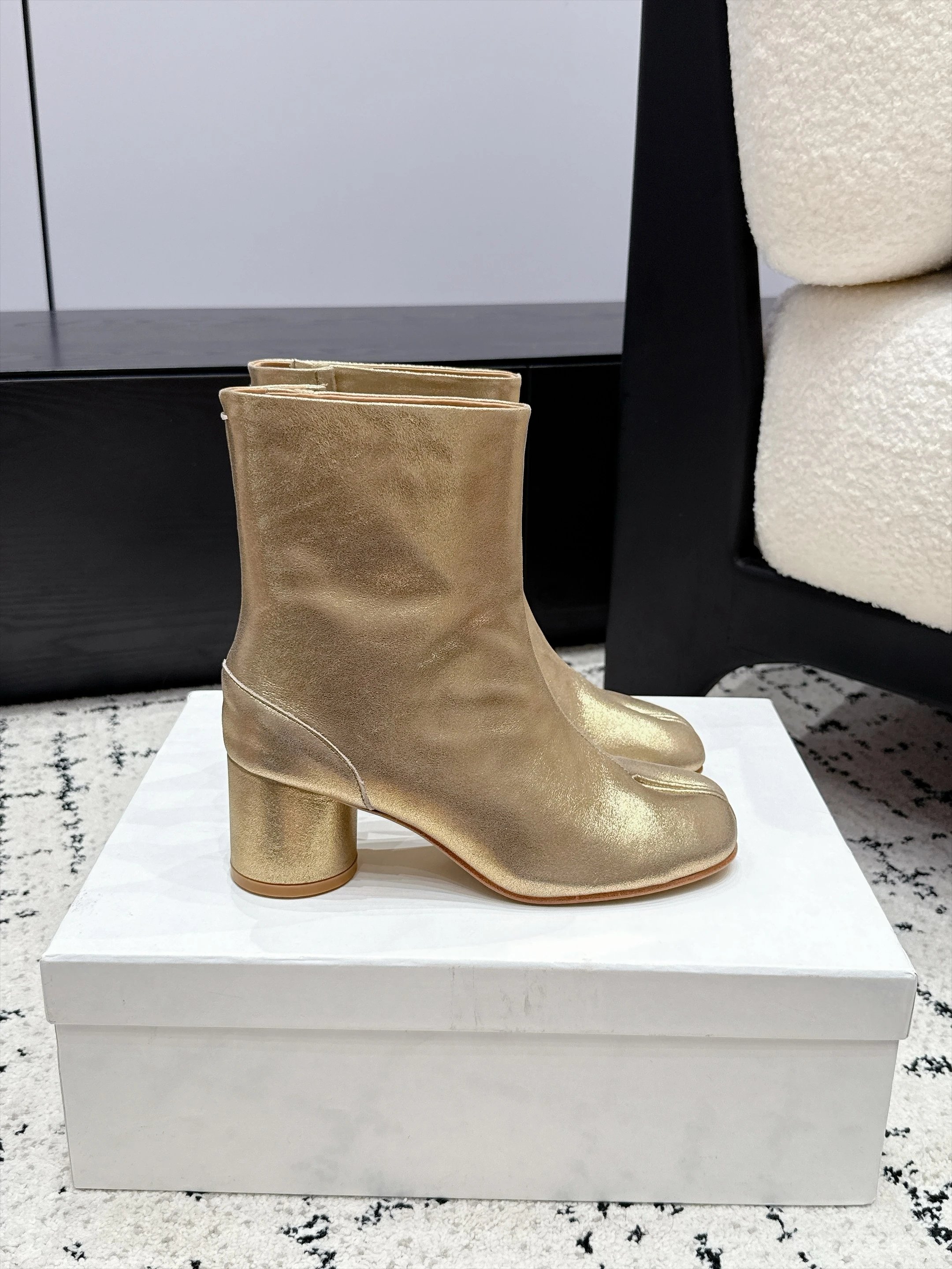 Retro Split-Toe Chunky Heel Ankle Boot photo 3