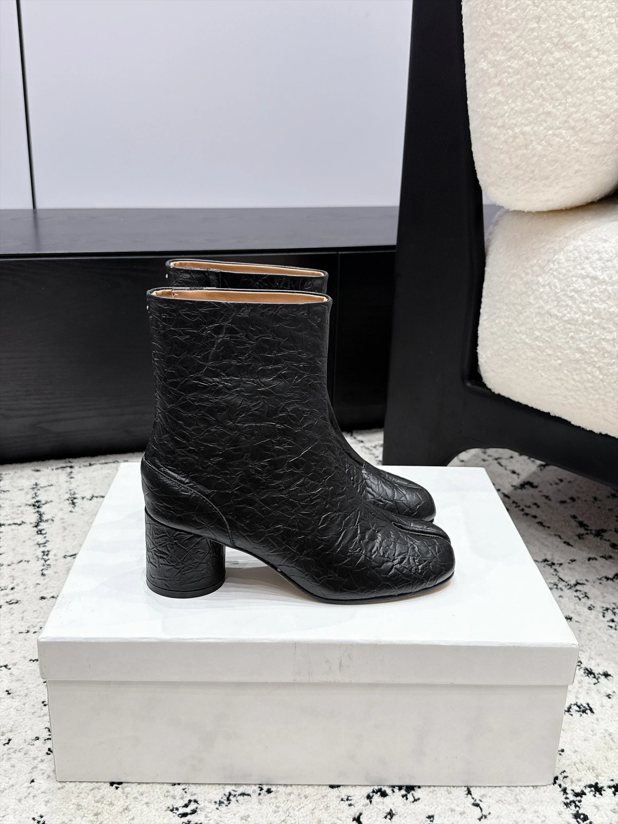 Retro Split-Toe Chunky Heel Ankle Boot photo 6