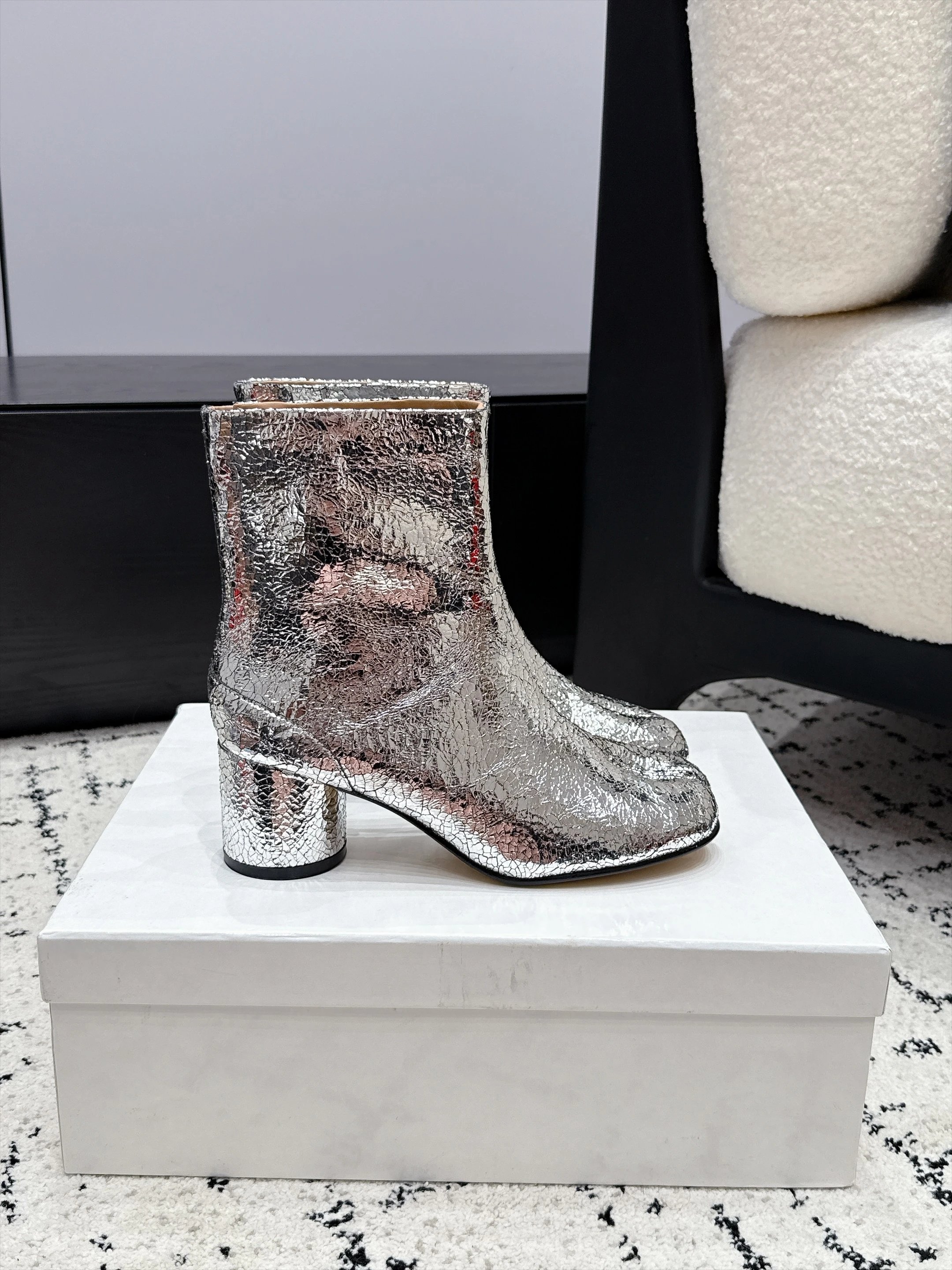 Retro Split-Toe Chunky Heel Ankle Boot photo 4