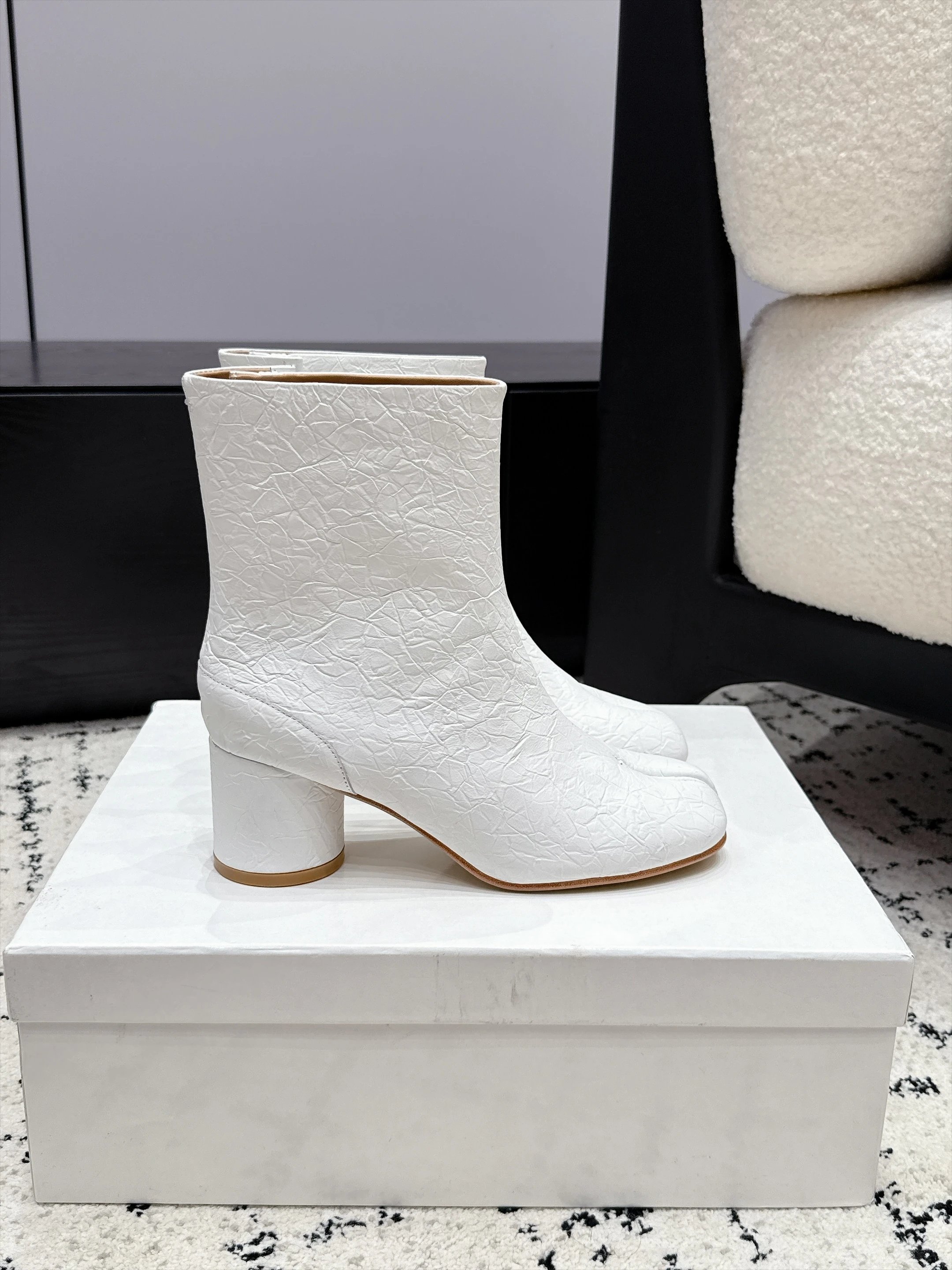 Retro Split-Toe Chunky Heel Ankle Boot photo 7