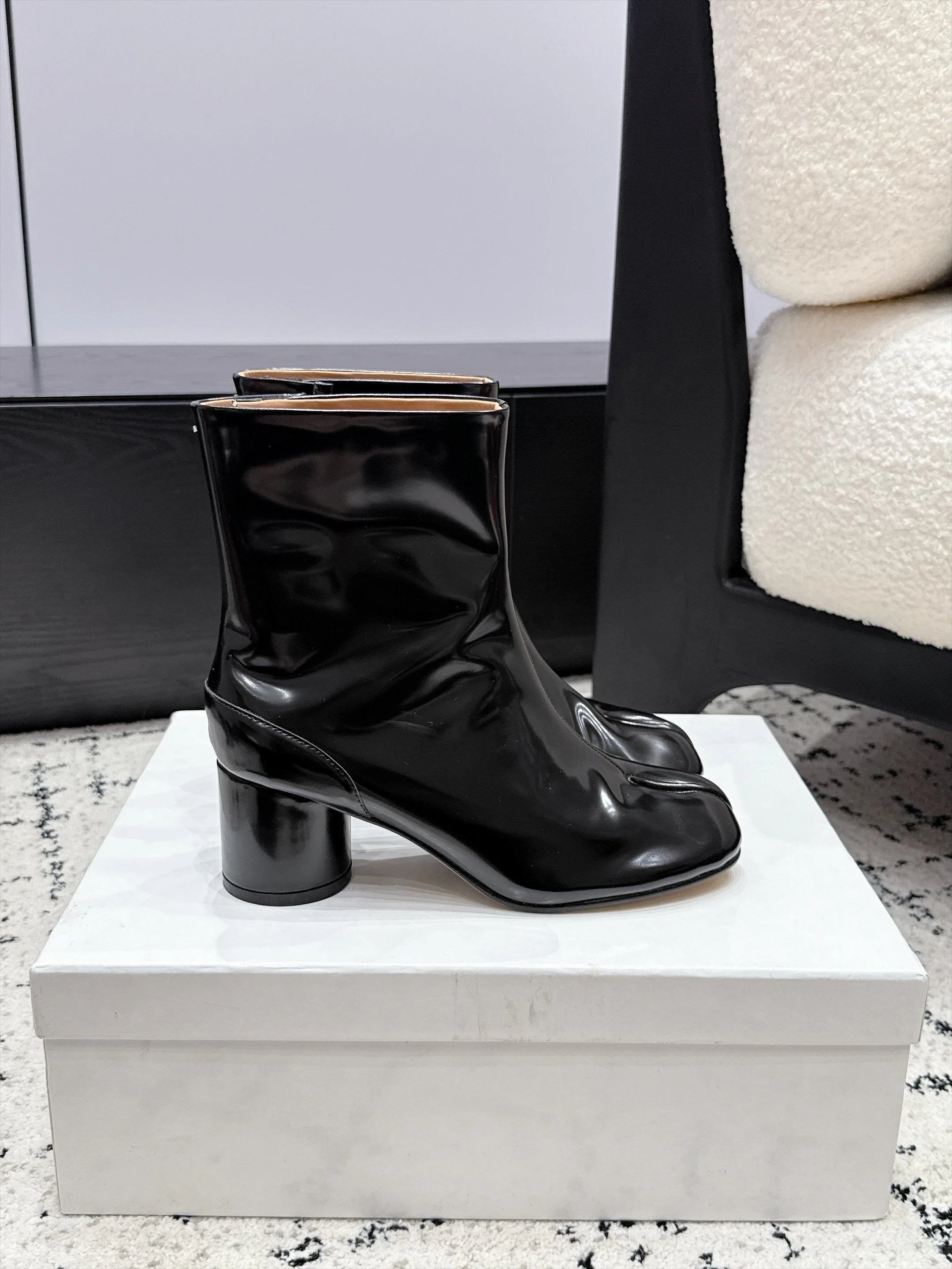 Retro Split-Toe Chunky Heel Ankle Boot photo 2