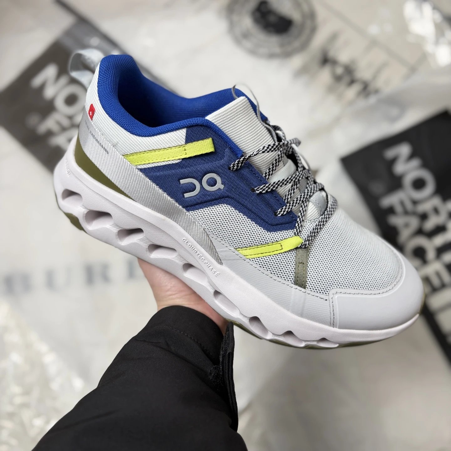 OnCloud Cloud 06 Low-Top Modular Cushioning Sports Running Shoes in Silver Gray