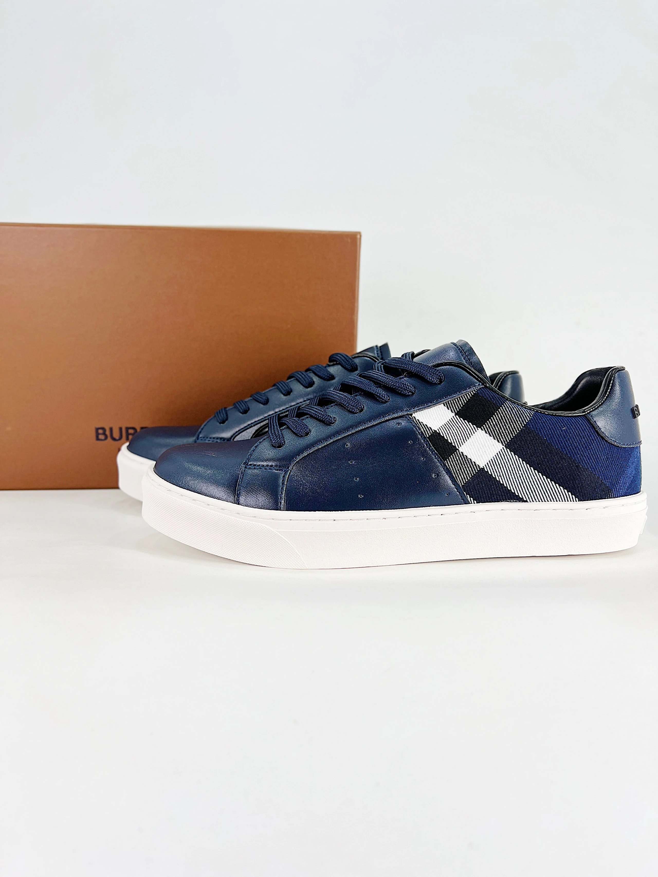 Burberry Check Print Low-Top Sneakers Black and Beige - 8