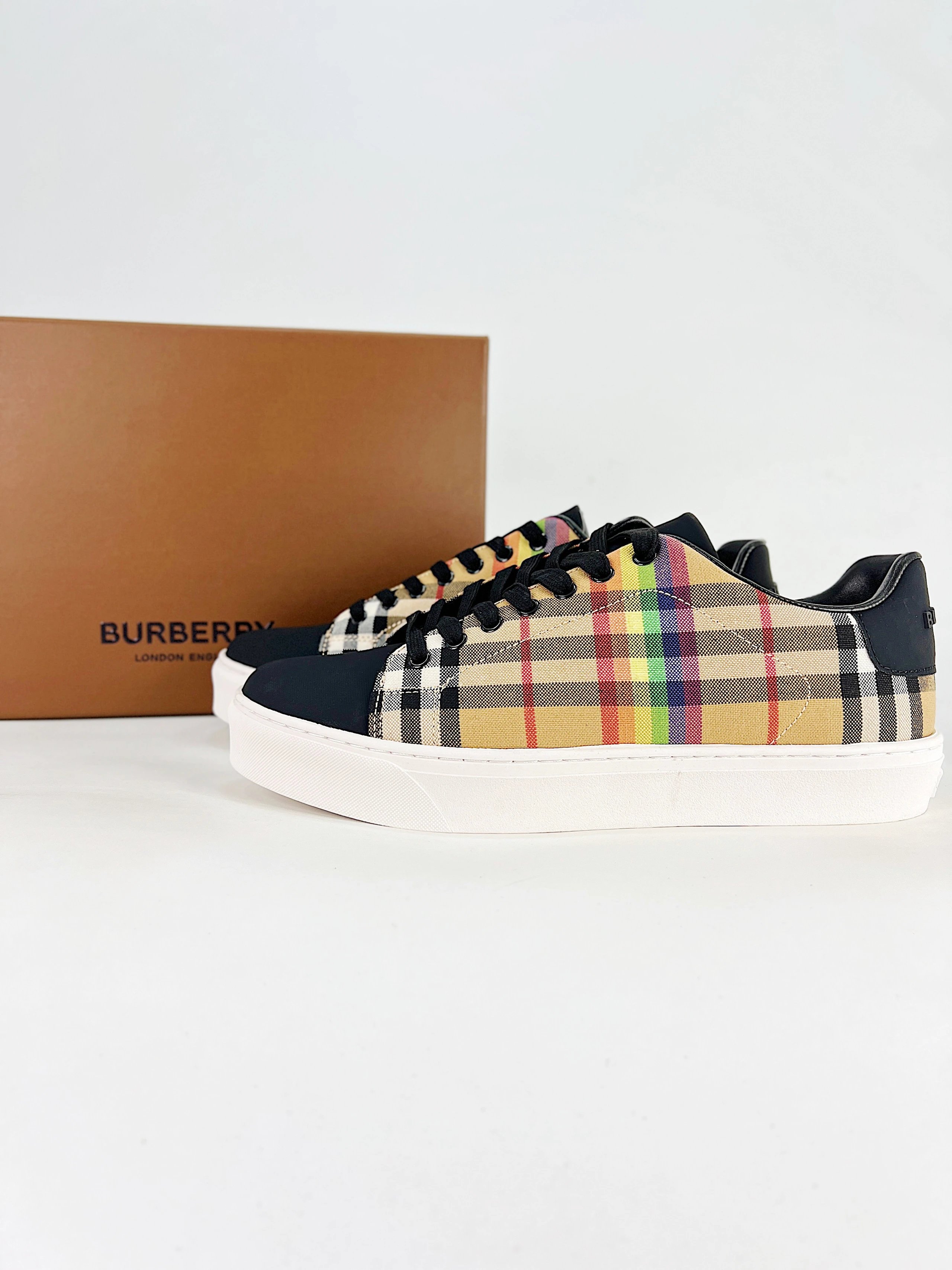 Burberry Check Print Low-Top Sneakers Black and Beige - 6